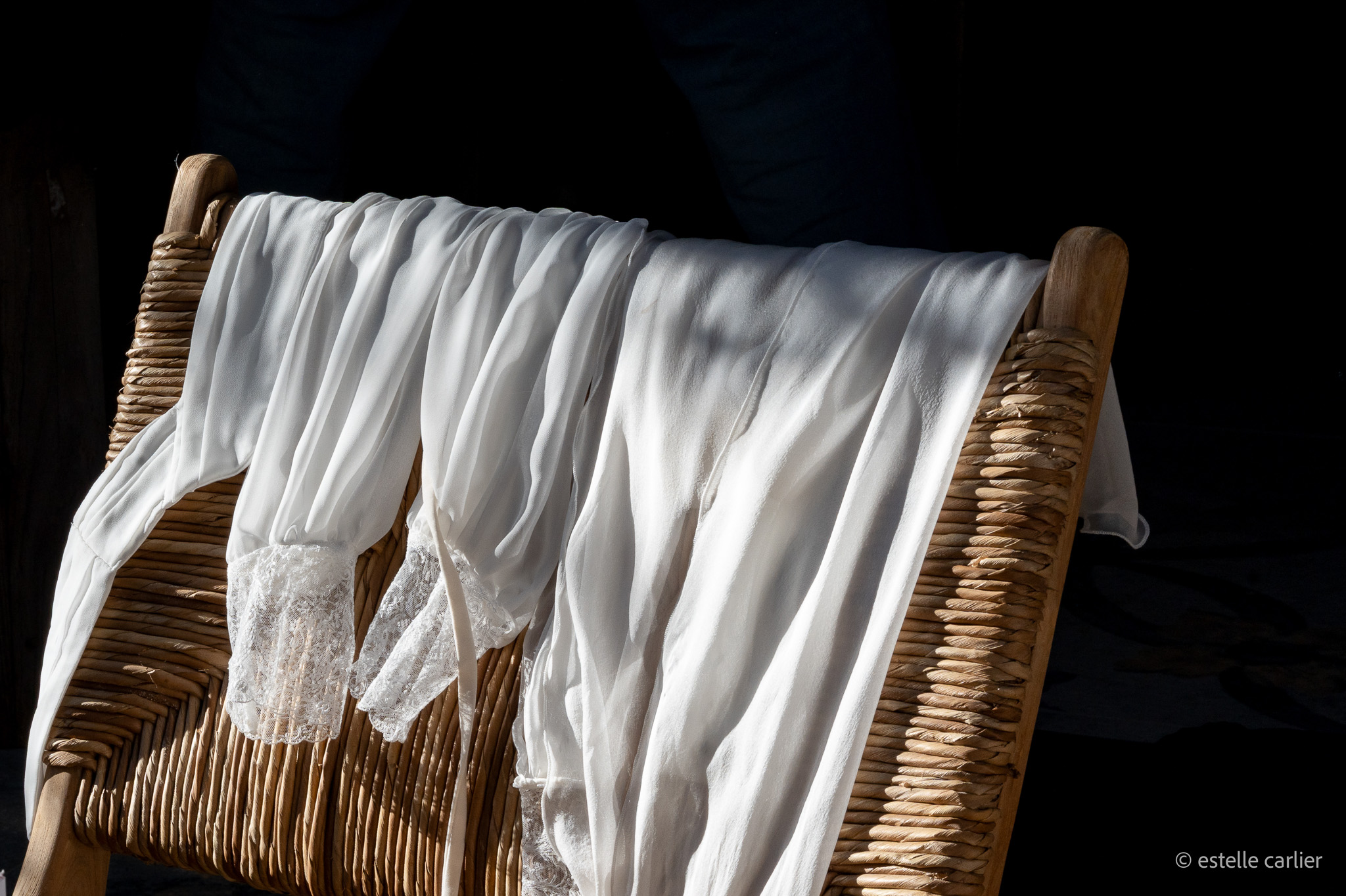 Saint-Rémy — robes Elsa Barois en train de sécher au soleil
