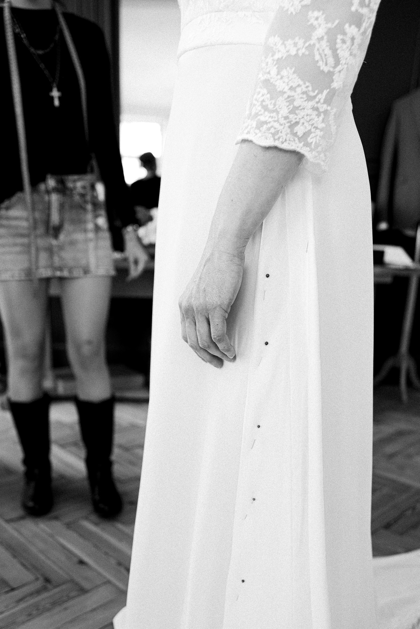 Claire — robe de mariée ISABELA, traîne et tulle brodé, atelier Elsa Barois