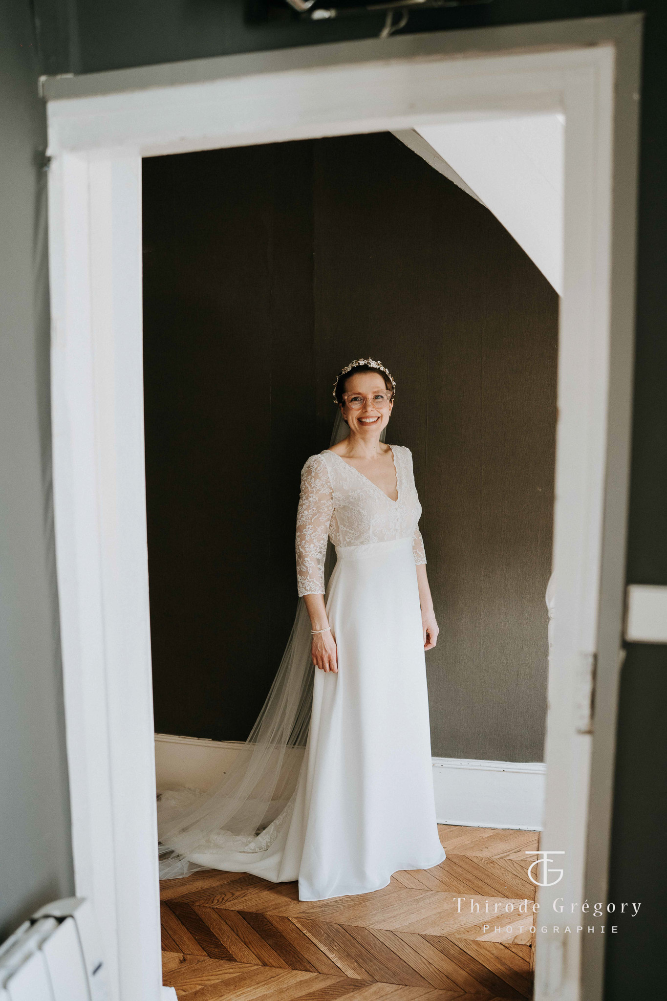 Claire — dos nu en V et quille en tulle brodé, robe de mariée Elsa Barois