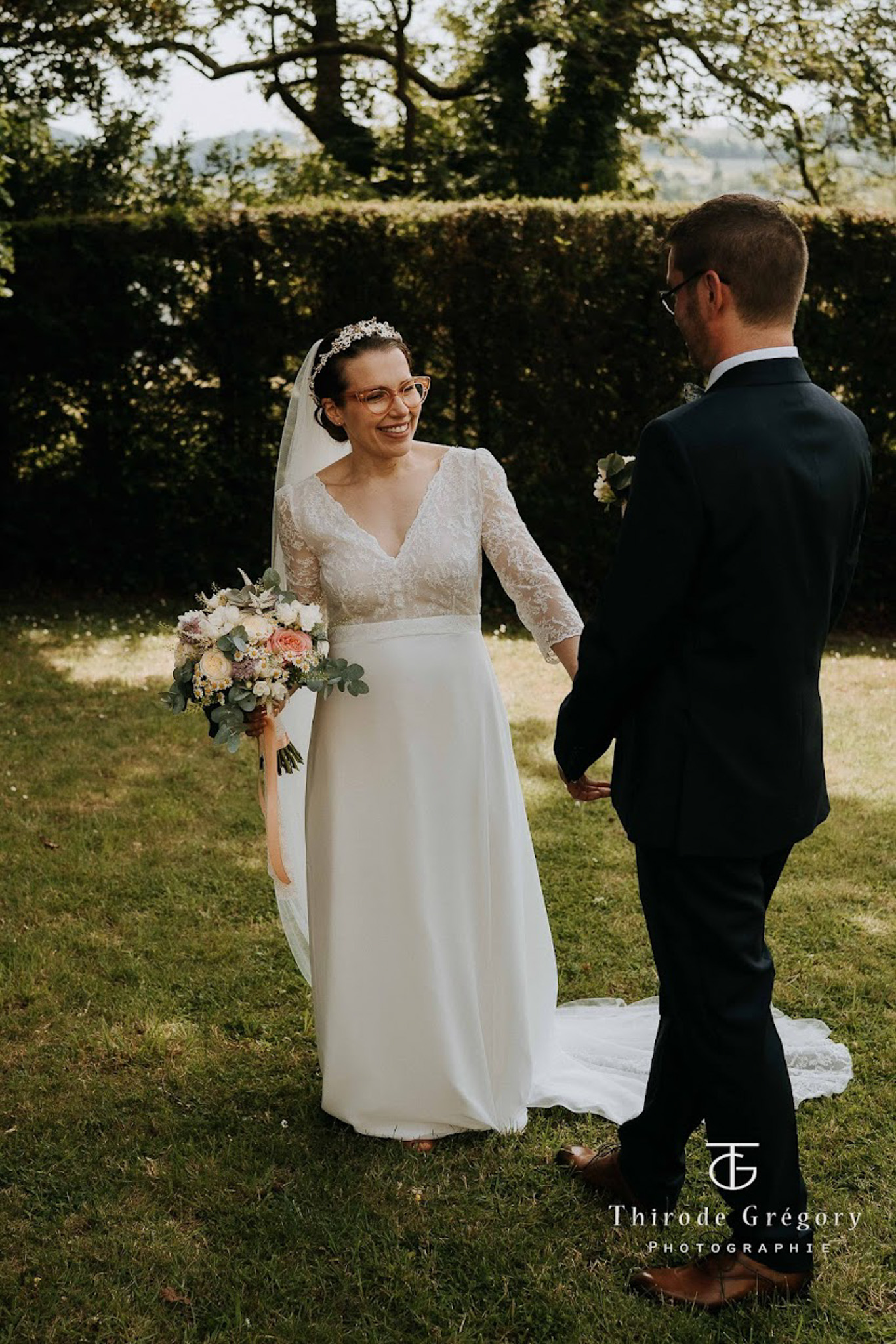 Claire — son mariage, robe ISABELA et couronne pièce unique Elsa Barois