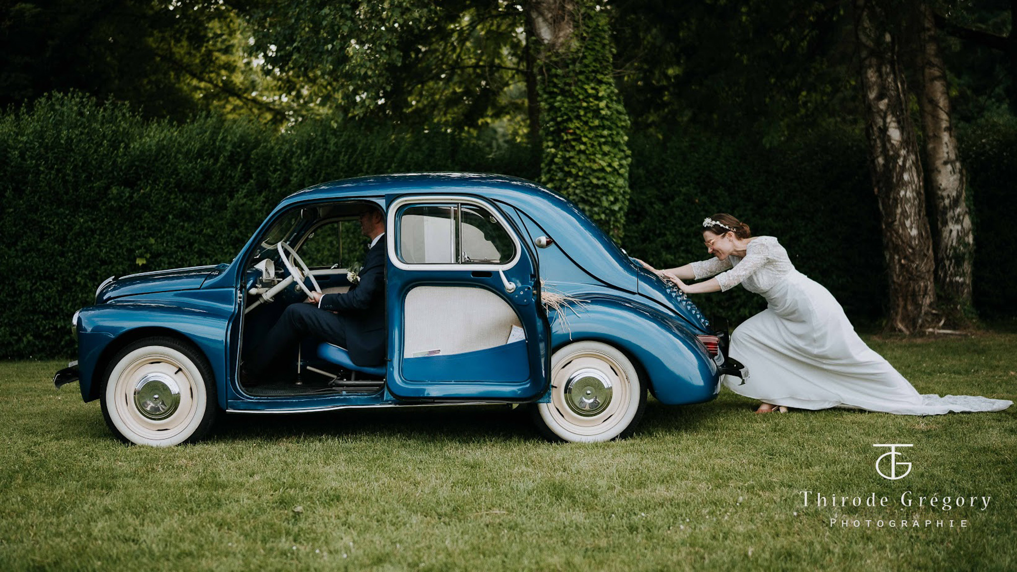 Claire — robe de mariée ISABELA en tulle brodé et couronne pièce unique Elsa Barois Lille