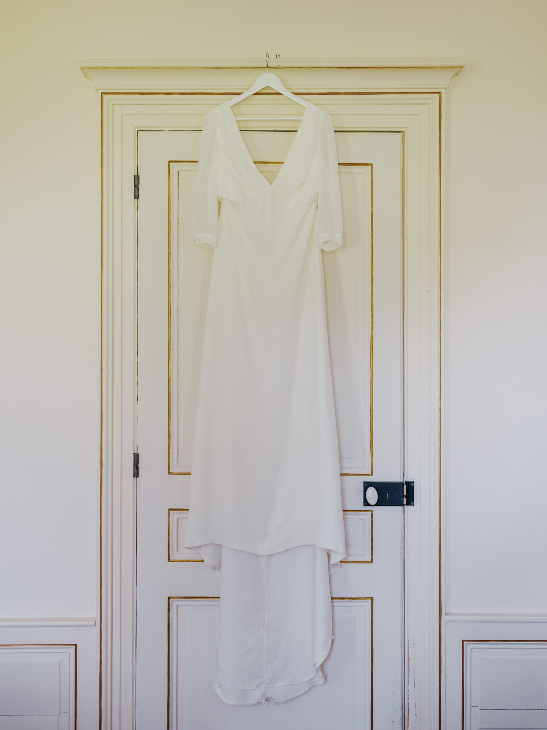 Juliette — dos nu en V à plissé soleil, robe Elsa Barois